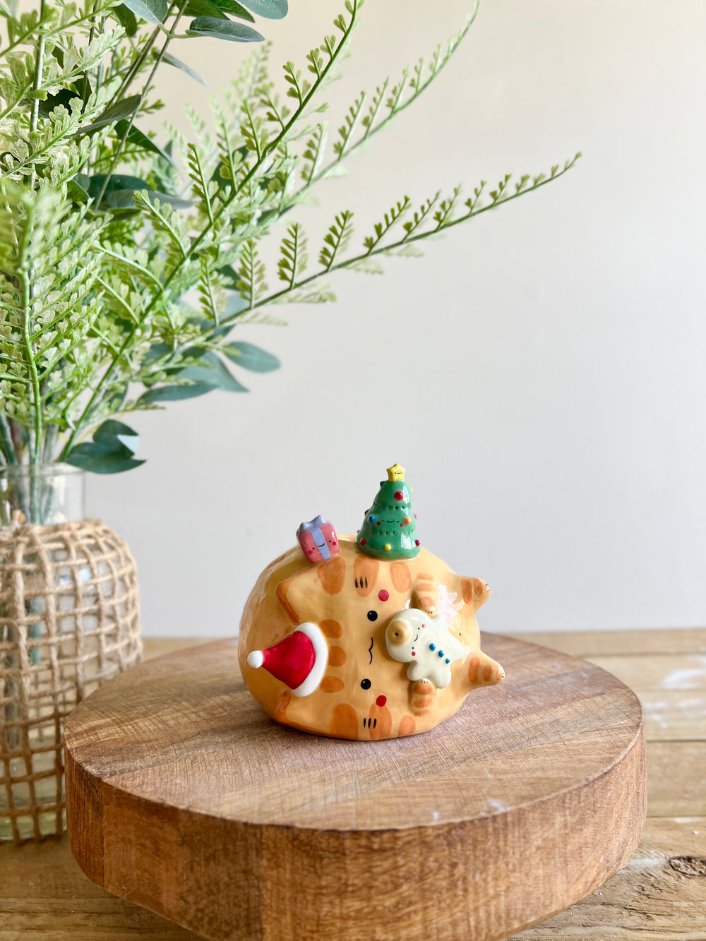 Festive sideways Ginger cat vase, photo 6 of 11