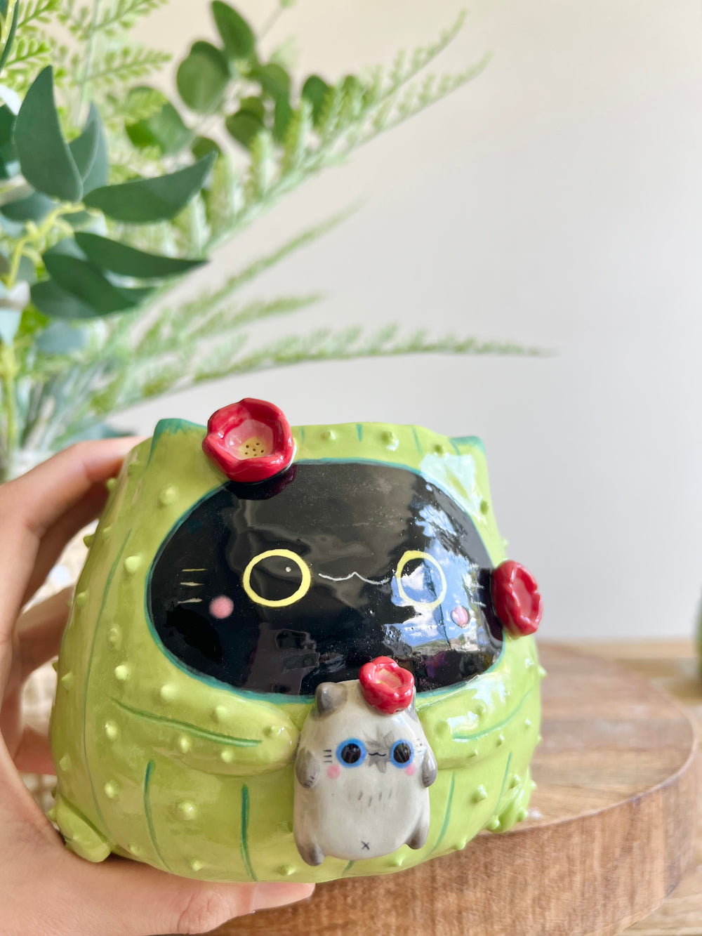 Flowery black CAT-us pot with grey cat friend, photo 10 of 15