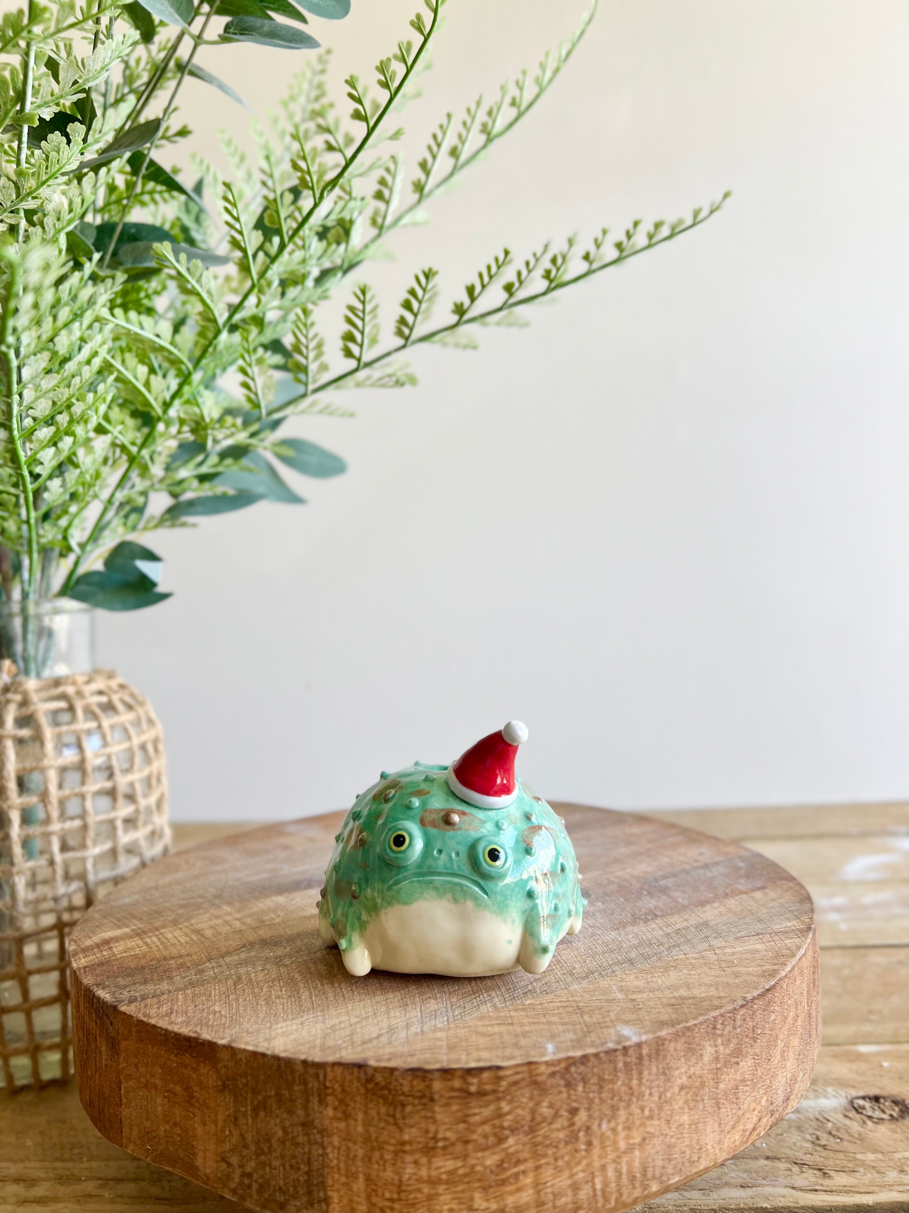 Festive grumpy Froggo bud vase #1