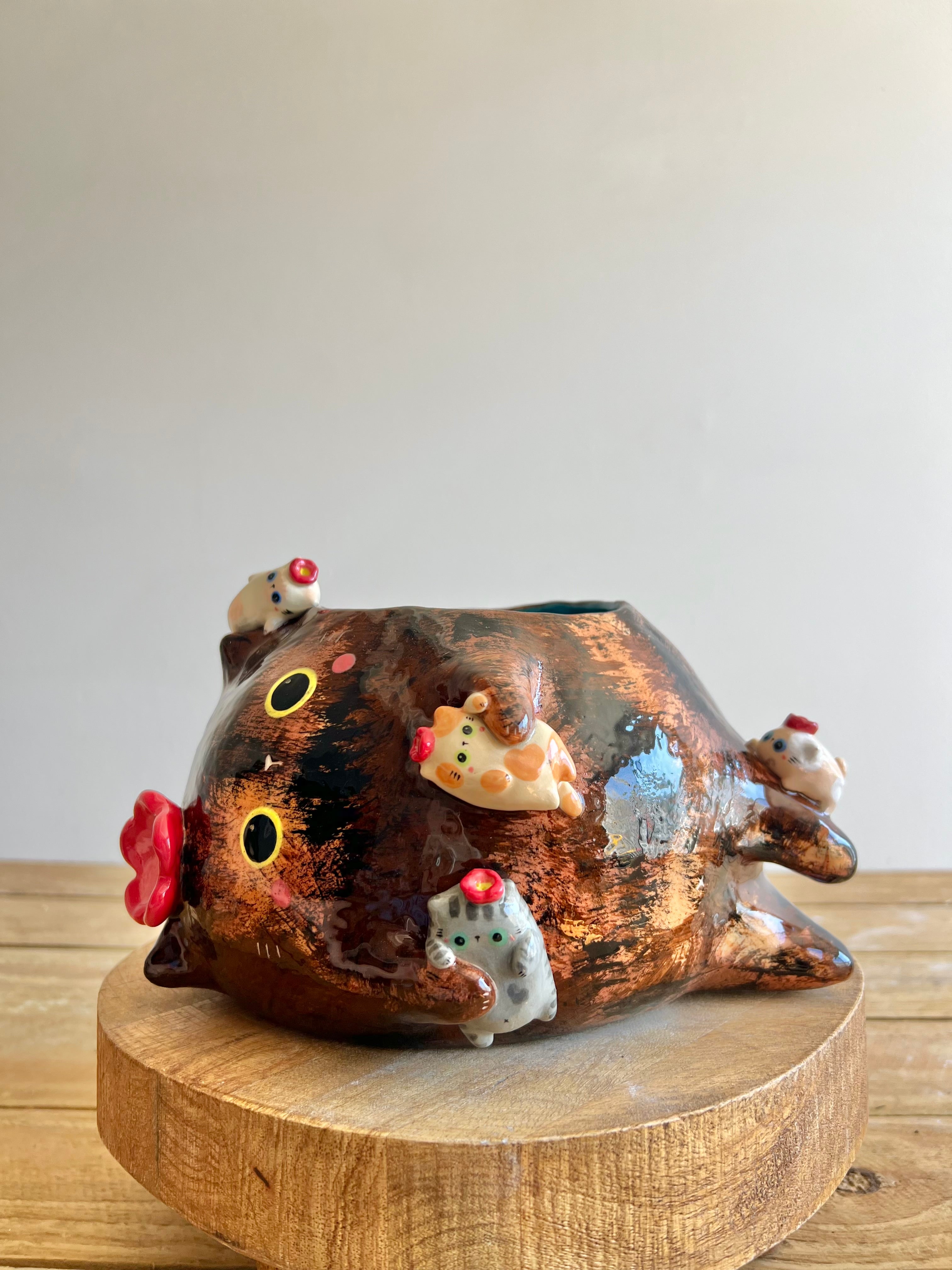BIG mama Tortie pot