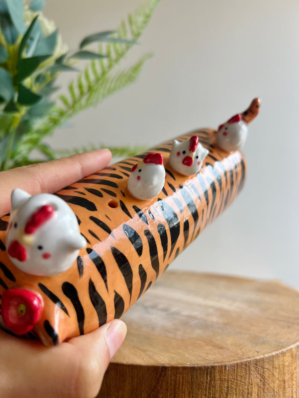 Long tiger bud vase, photo 10 of 17