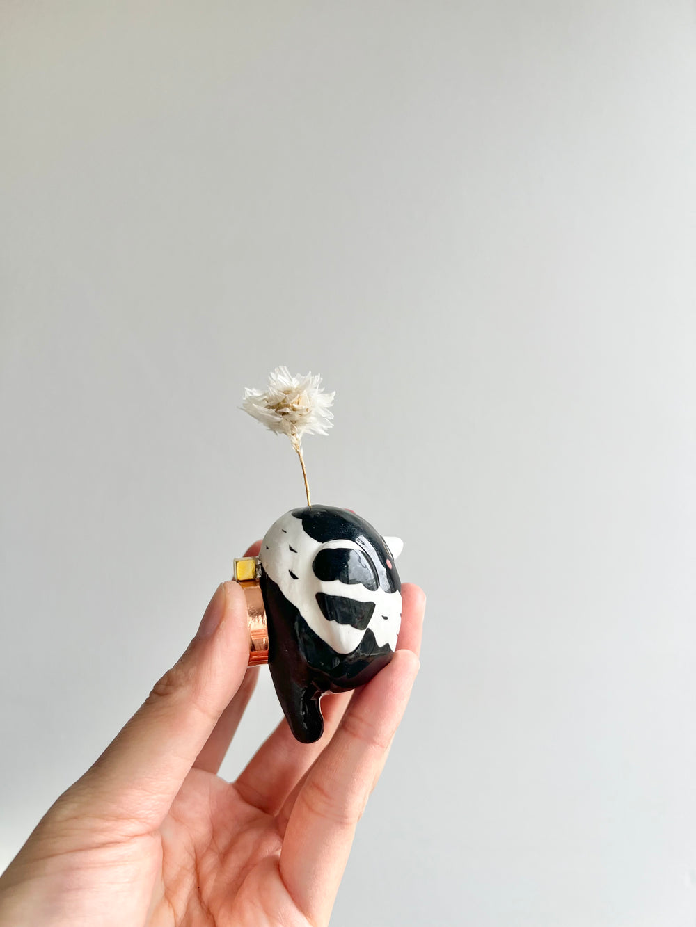 Bud vase magnet, photo 2 of 4