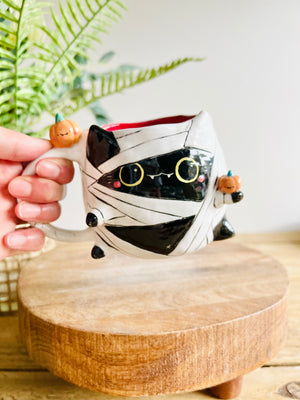 Mummy kitty mug with pumpkin friends