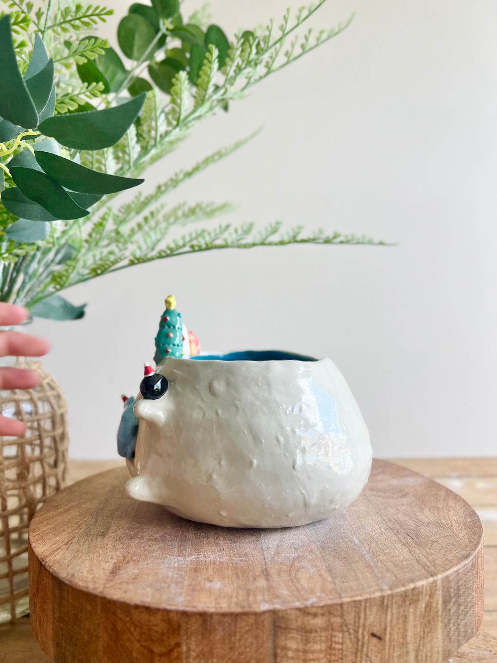 Festive sideways Totoro pot with Chibi Totoro friends, photo 5 of 11