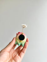 Bud vase magnet