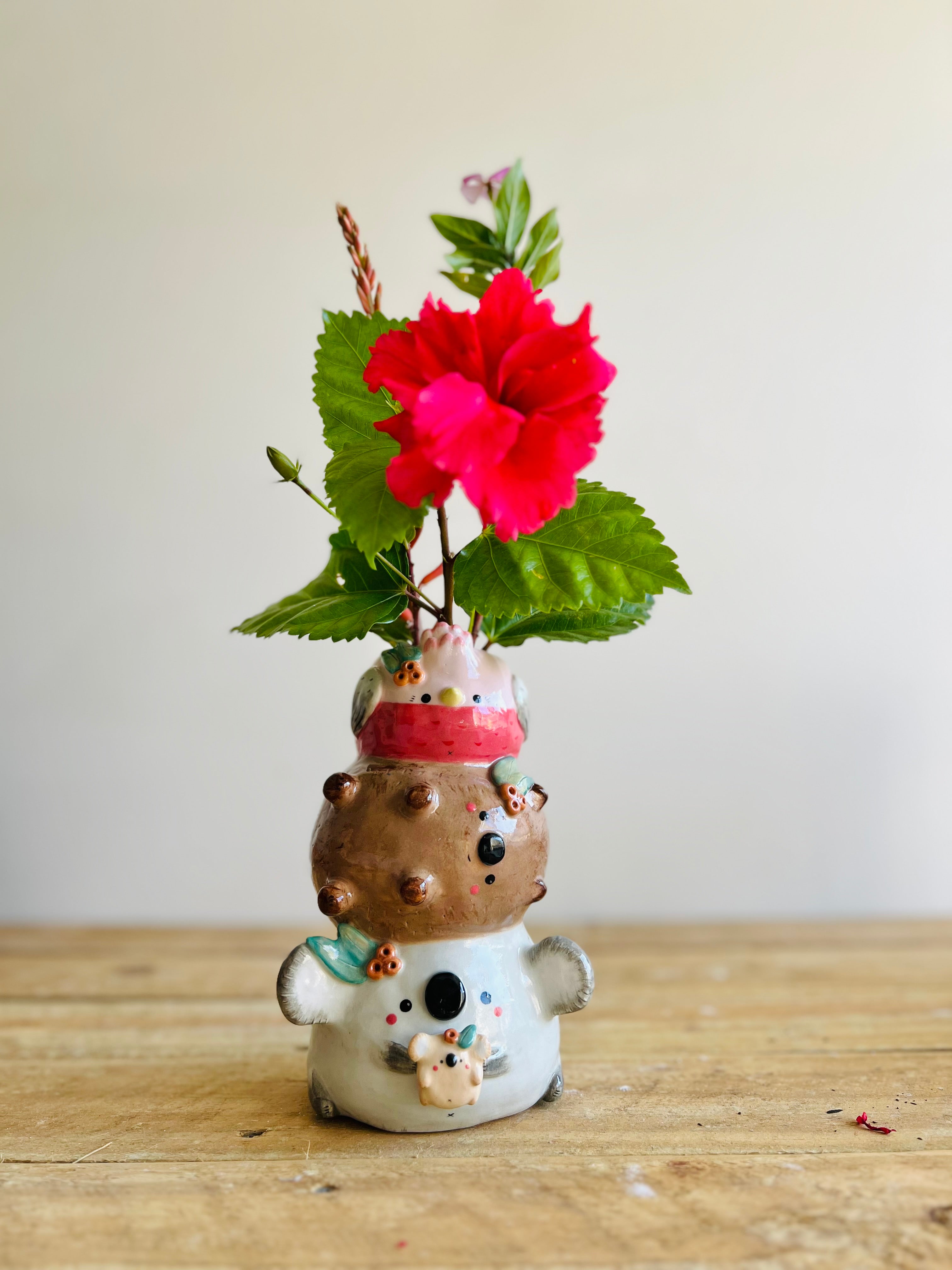 Leafy Aussie animal trio stack vase