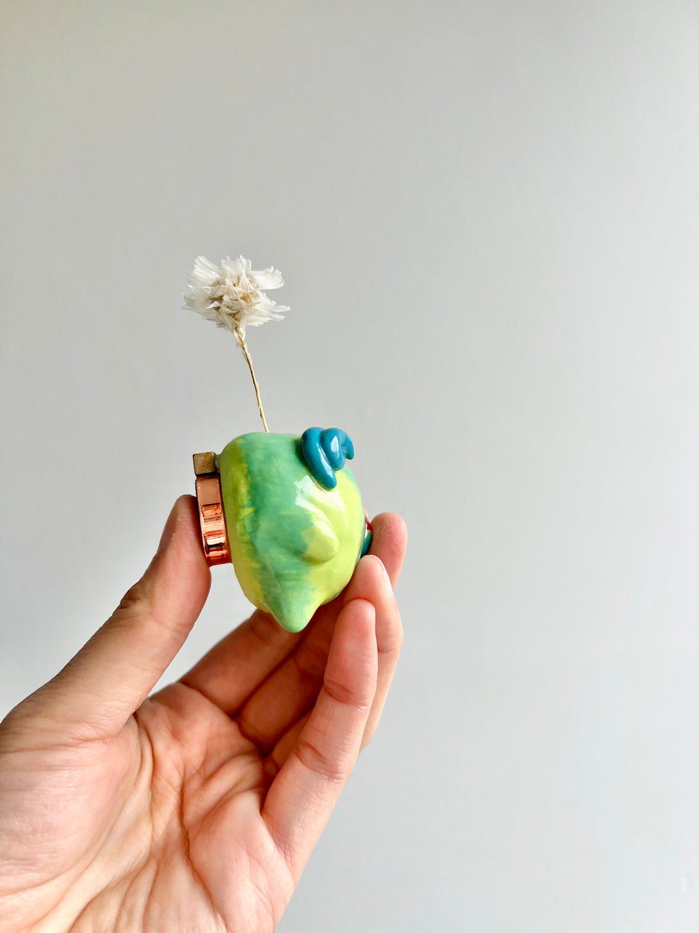 Bud vase magnet, photo 2 of 3
