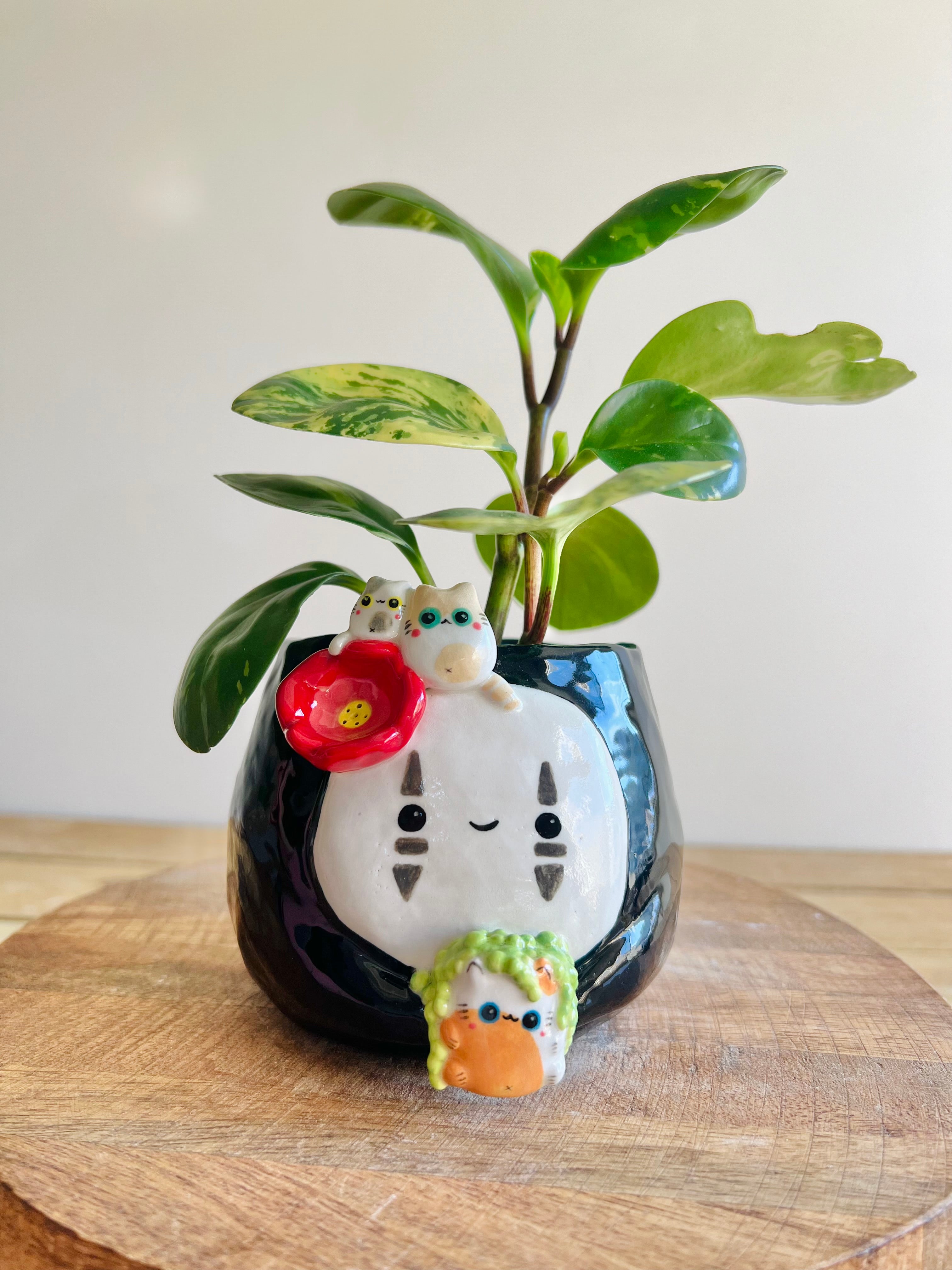 No Face Pot with Cat pot and friends