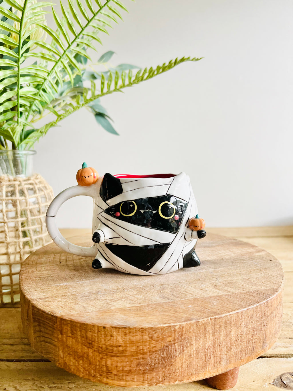 Mummy kitty mug with pumpkin friends