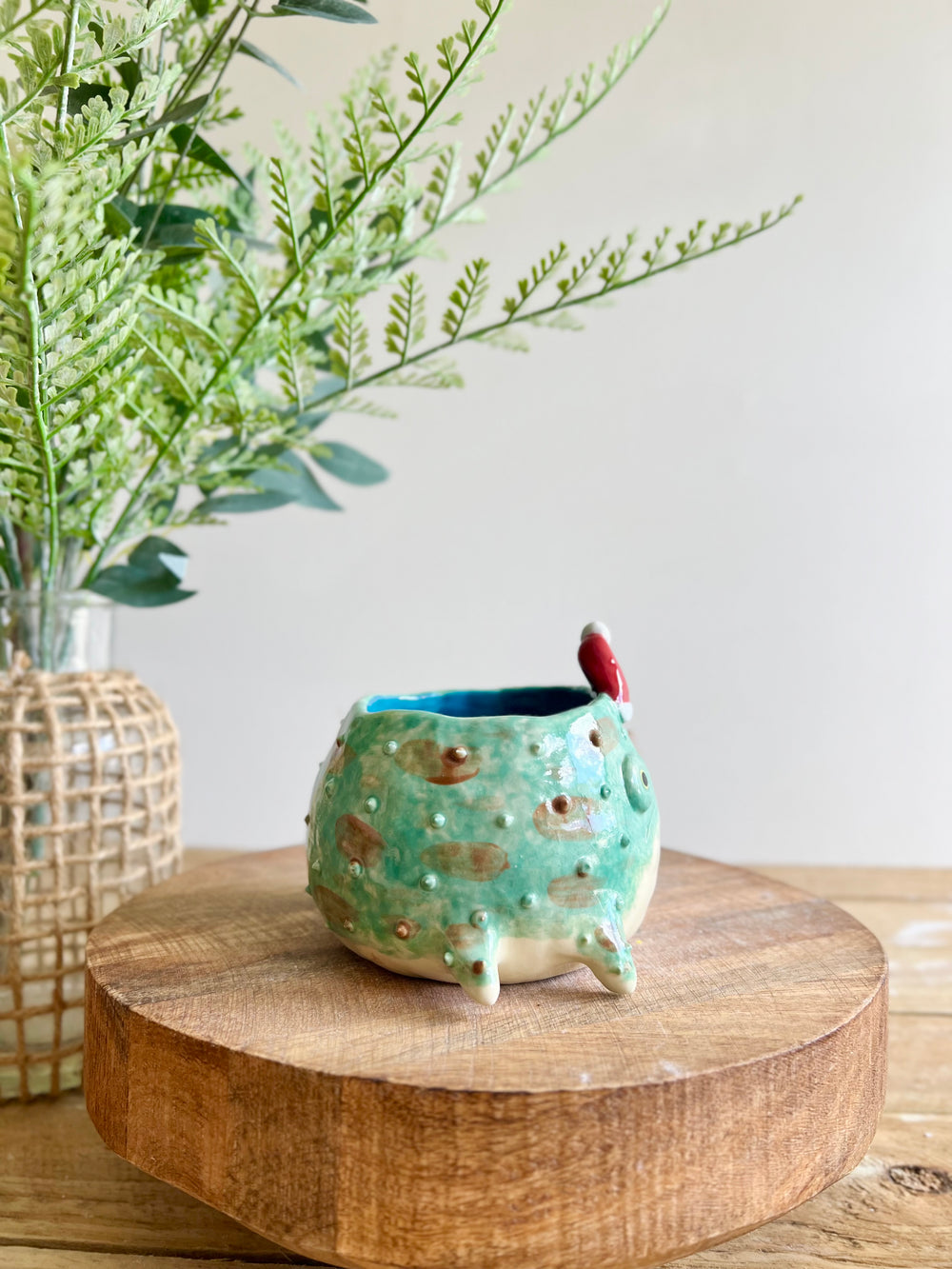 Festive grumpy Froggo planter #2, photo 4 of 13