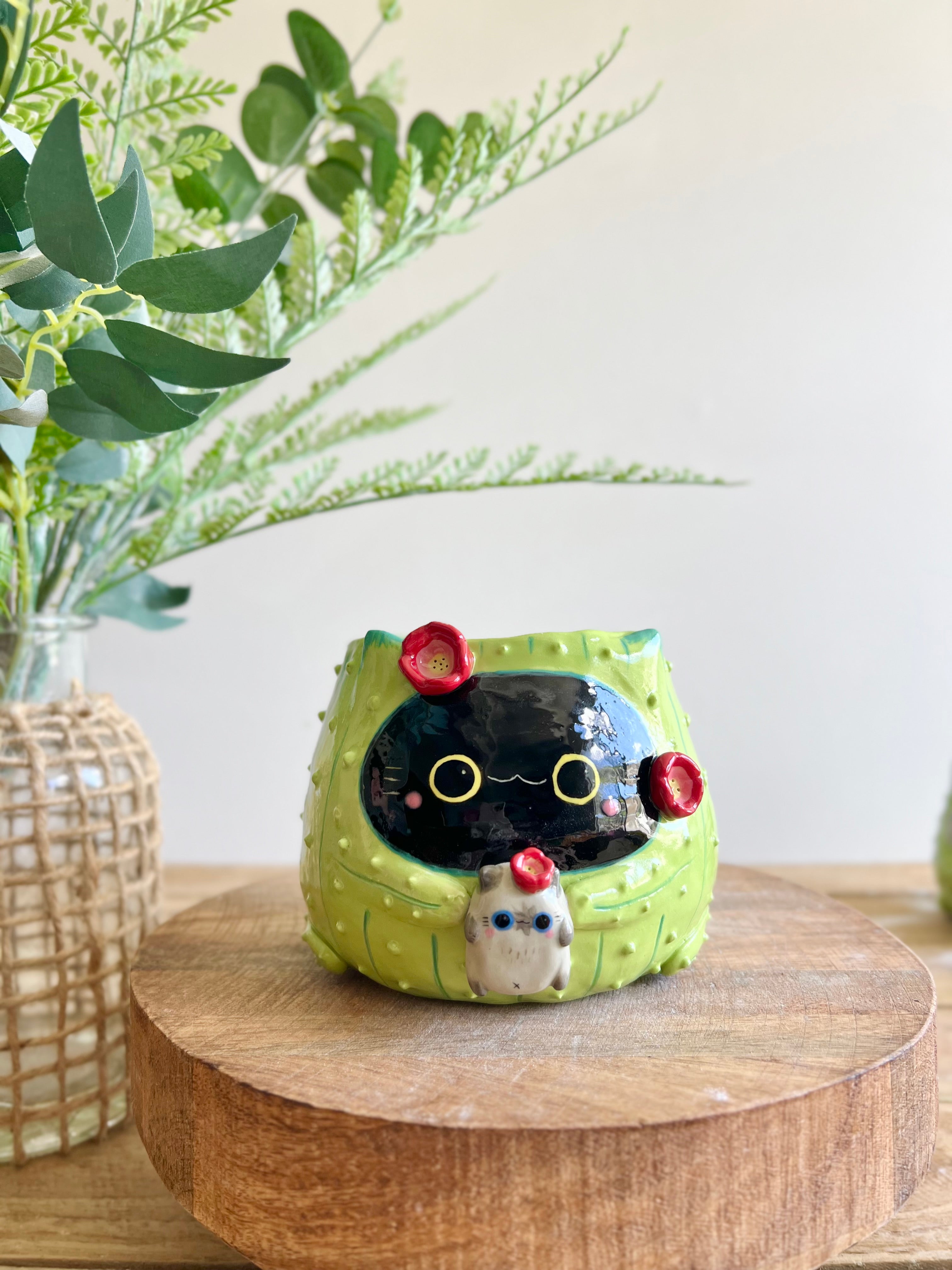 Flowery black CAT-us pot with grey cat friend