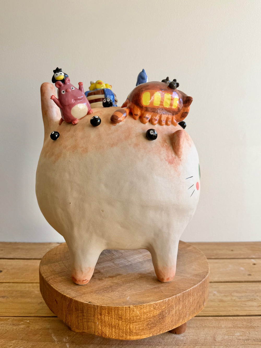 A Very Spirited Chubby Cat — image 2, photo 2 of 14