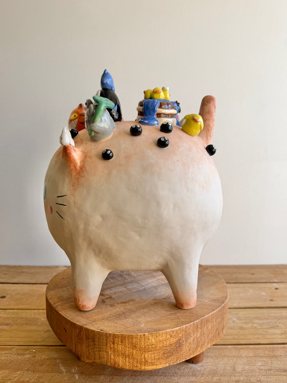 A Very Spirited Chubby Cat — image 4, photo 4 of 14