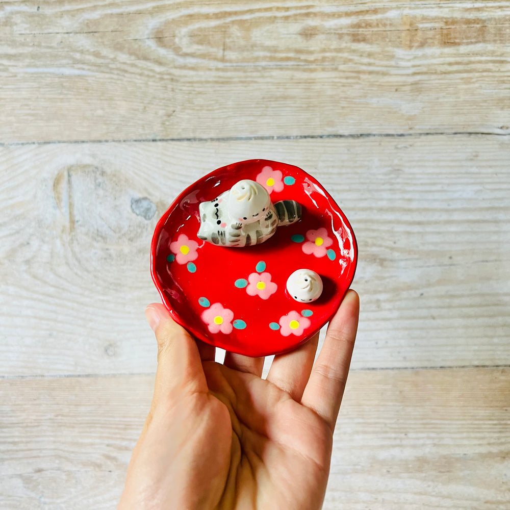 Red flowery cat with dumplings trinket dish, photo 3 of 8
