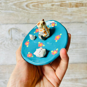 Green flowery Cat family trinket dish