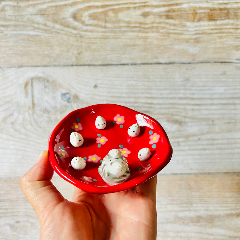 Red Flowery cat with dumplings trinket dish, photo 9 of 9
