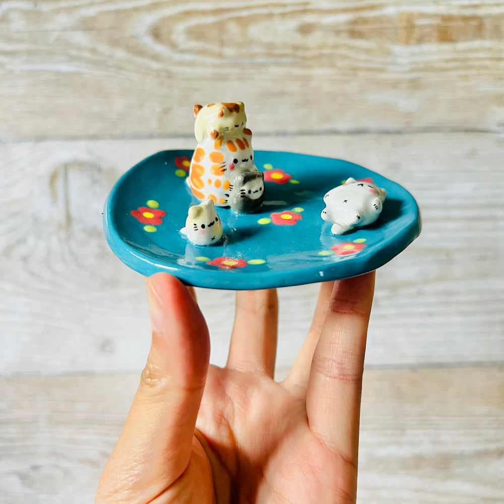 Green flowery Cat family trinket dish, photo 1 of 10