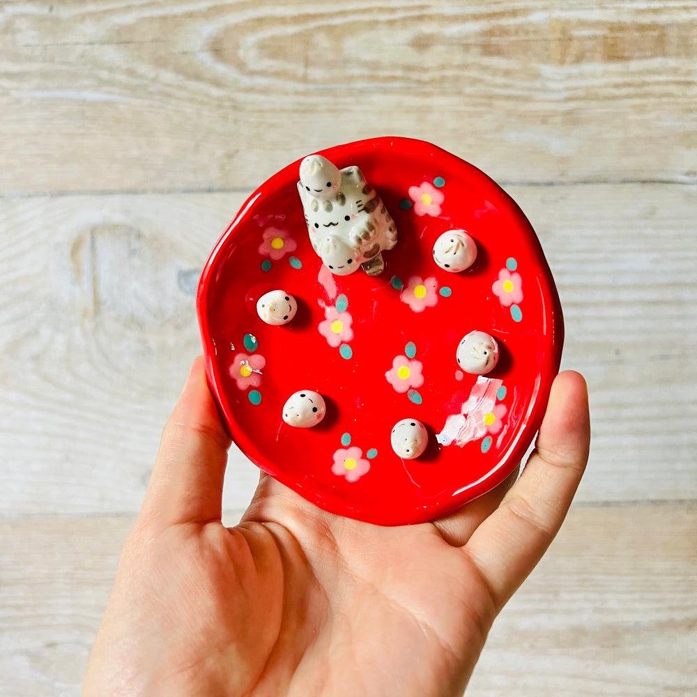 Red Flowery cat with dumplings trinket dish, photo 8 of 9