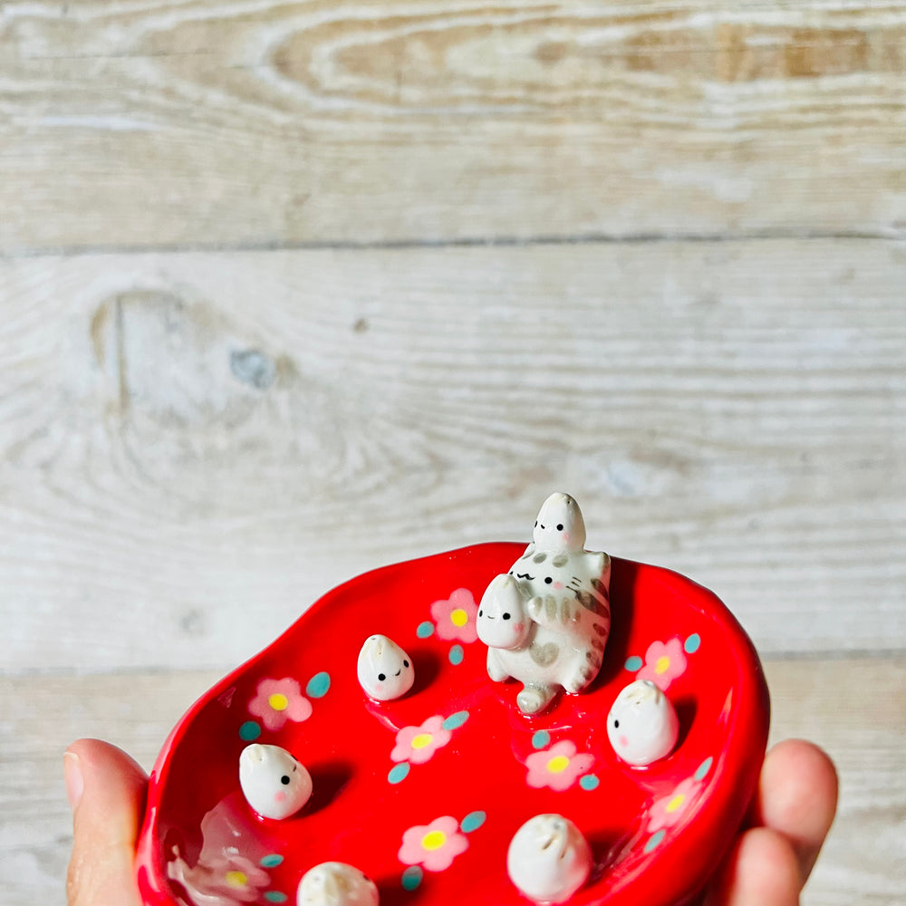Red Flowery cat with dumplings trinket dish, photo 5 of 9