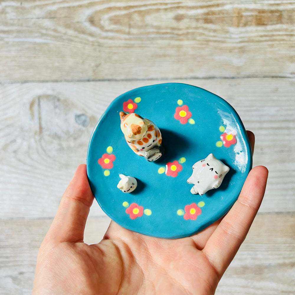 Green flowery Cat family trinket dish, photo 3 of 10