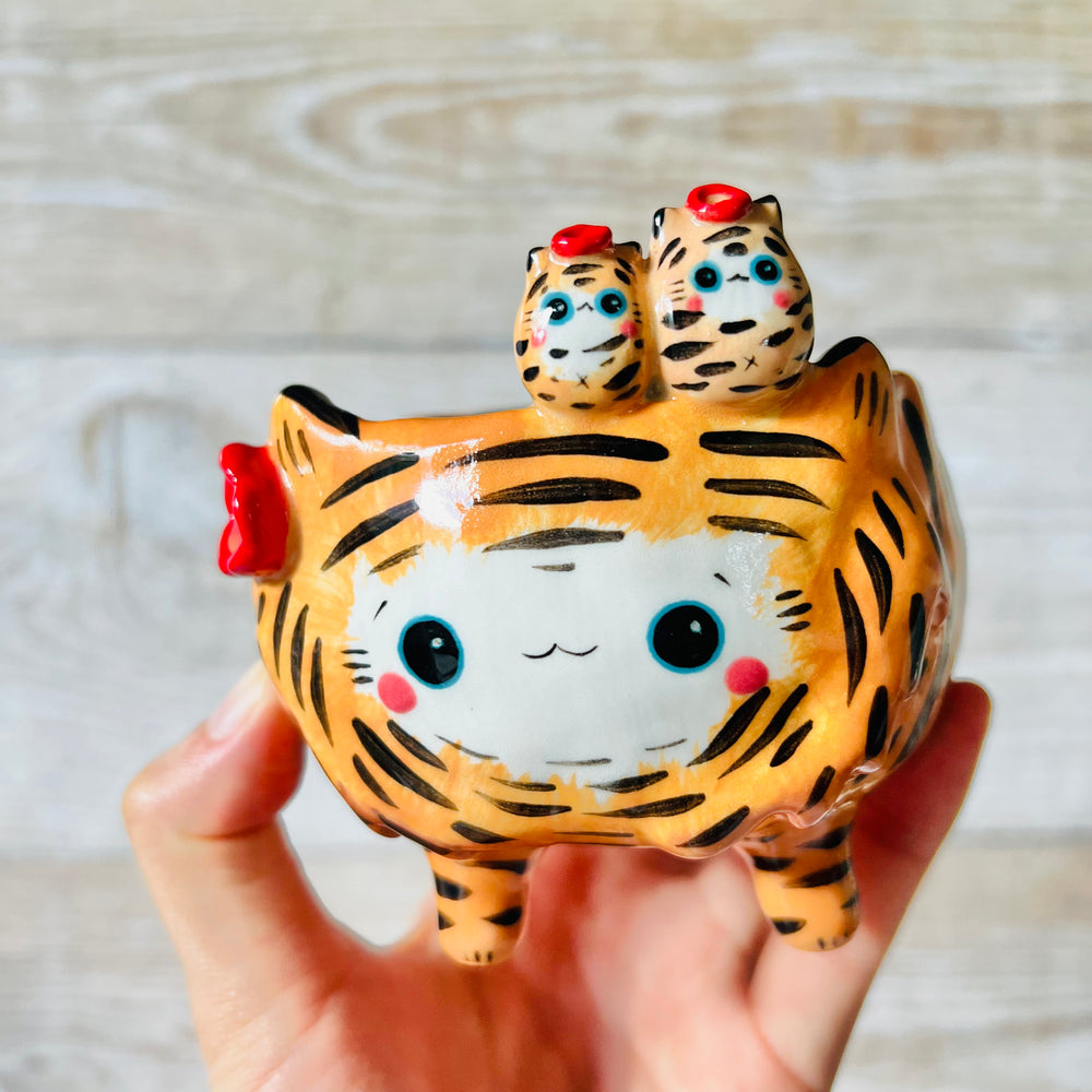Leggy flowery TIGER BOWL with tiger babies, photo 6 of 8