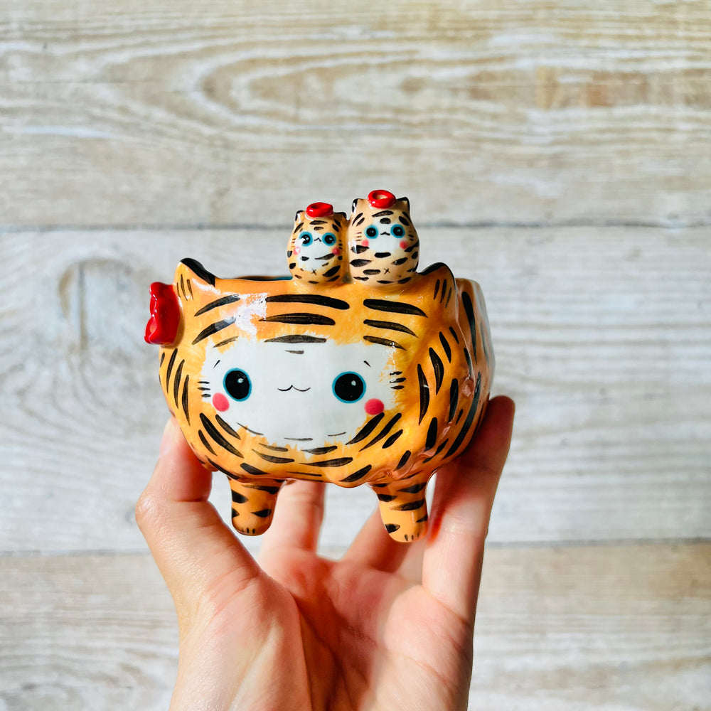 Leggy flowery TIGER BOWL with tiger babies, photo 8 of 8