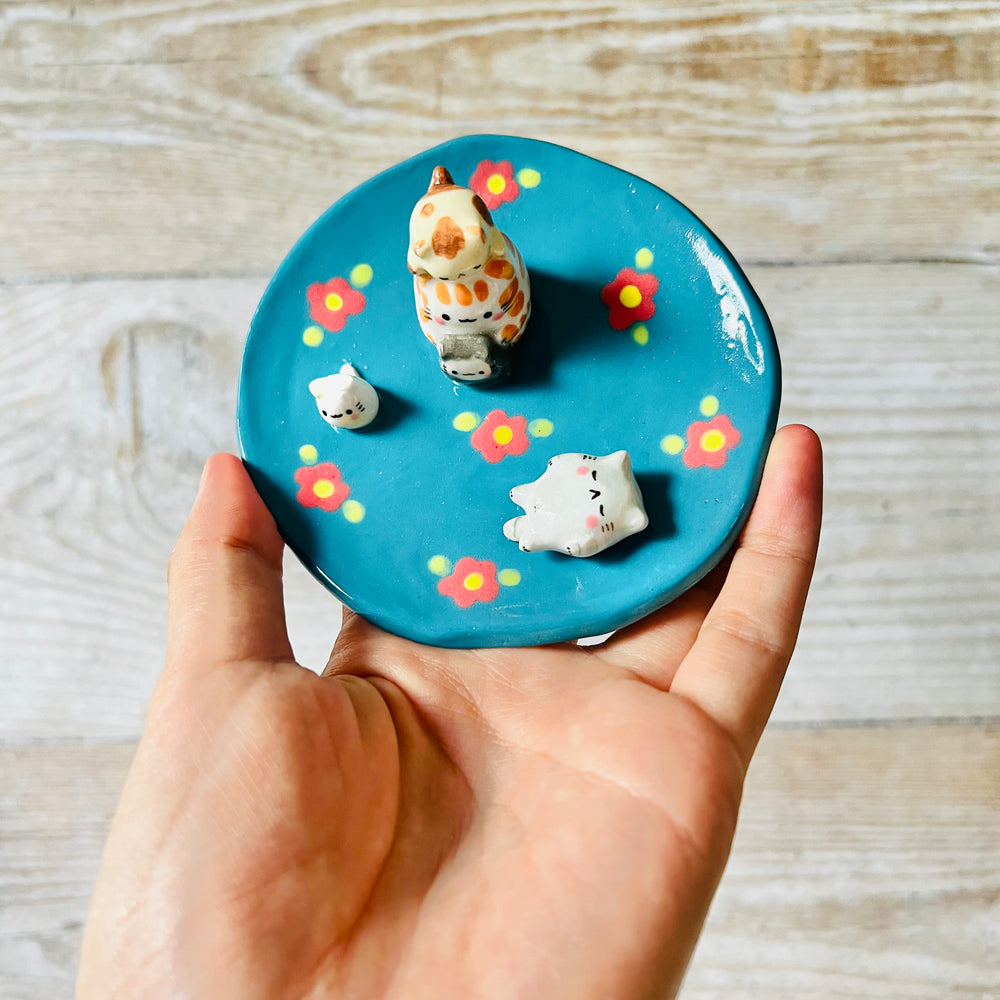 Green flowery Cat family trinket dish, photo 10 of 10