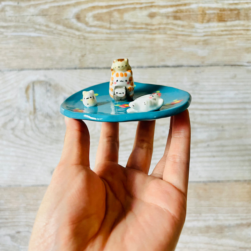 Green flowery Cat family trinket dish, photo 8 of 10
