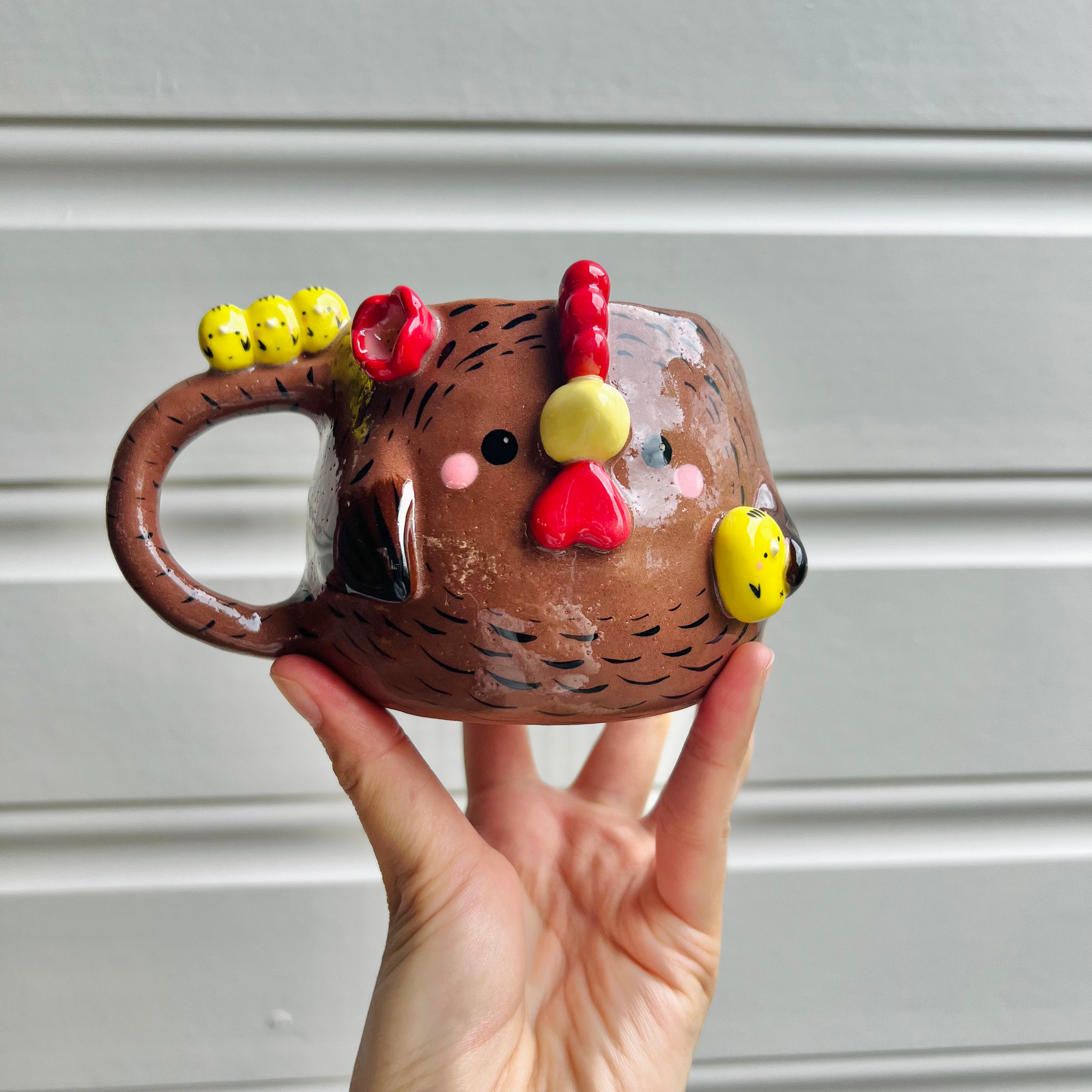 Brown chicken mug with chicks