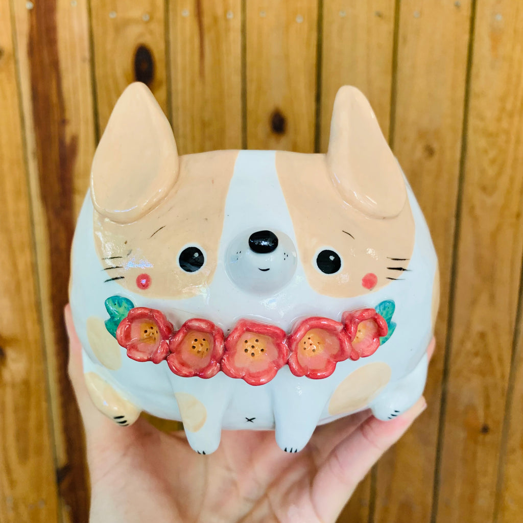 Flowery cream doggo pot