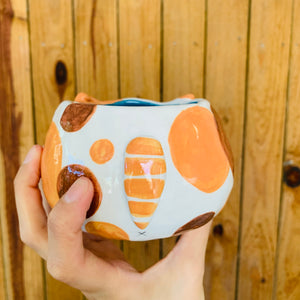 Spotty cat pot with bee friend