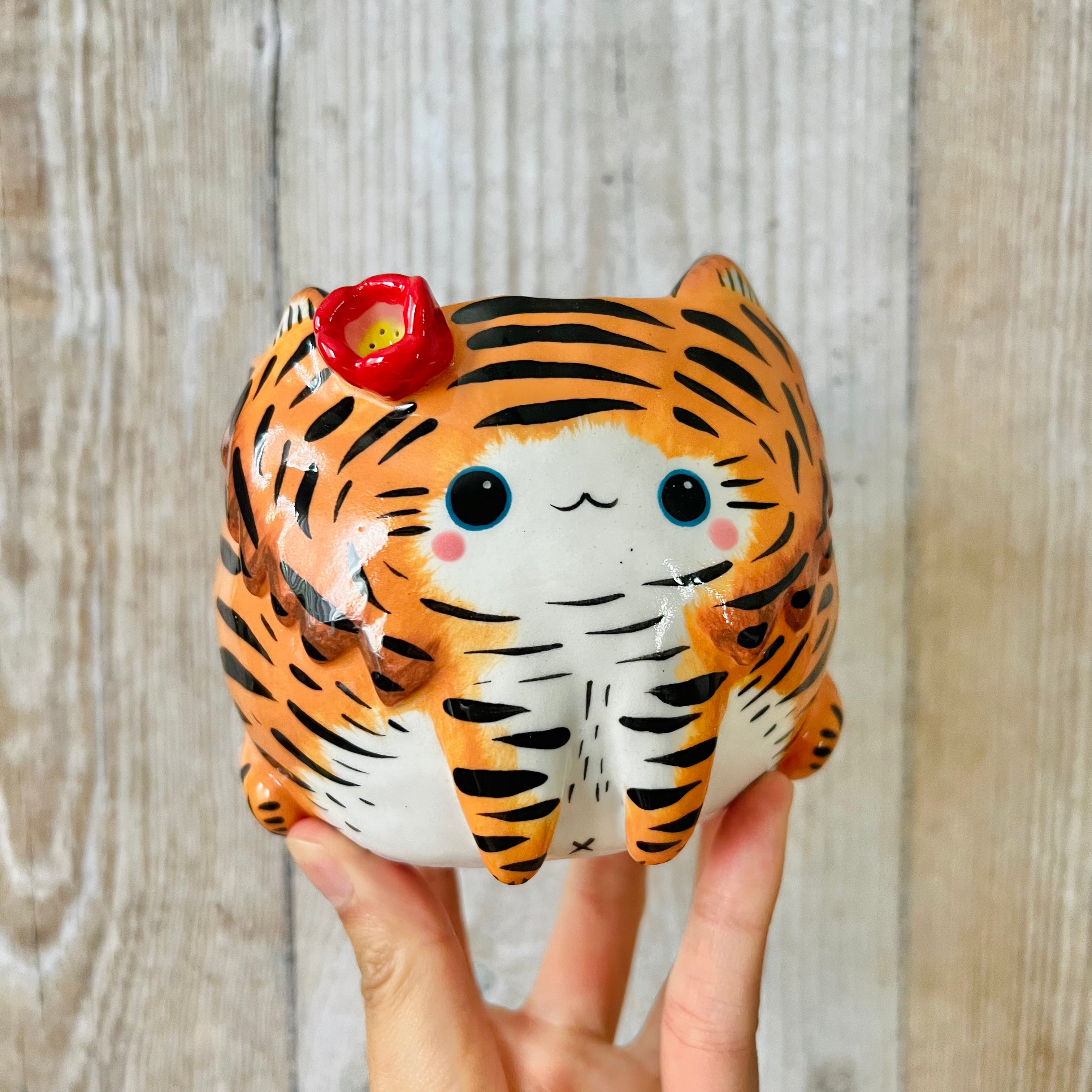 Flowery Tiger pot