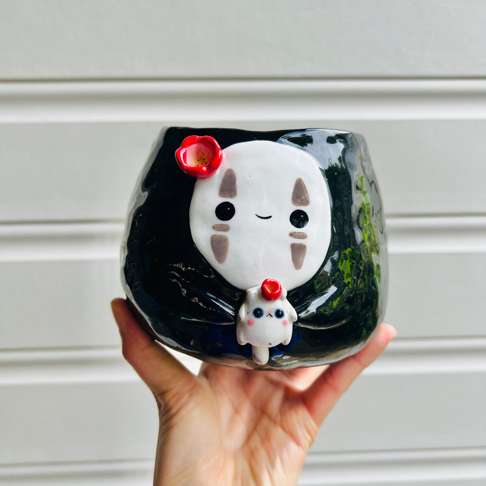 Big No face pot with grey cat friend, photo 1 of 6
