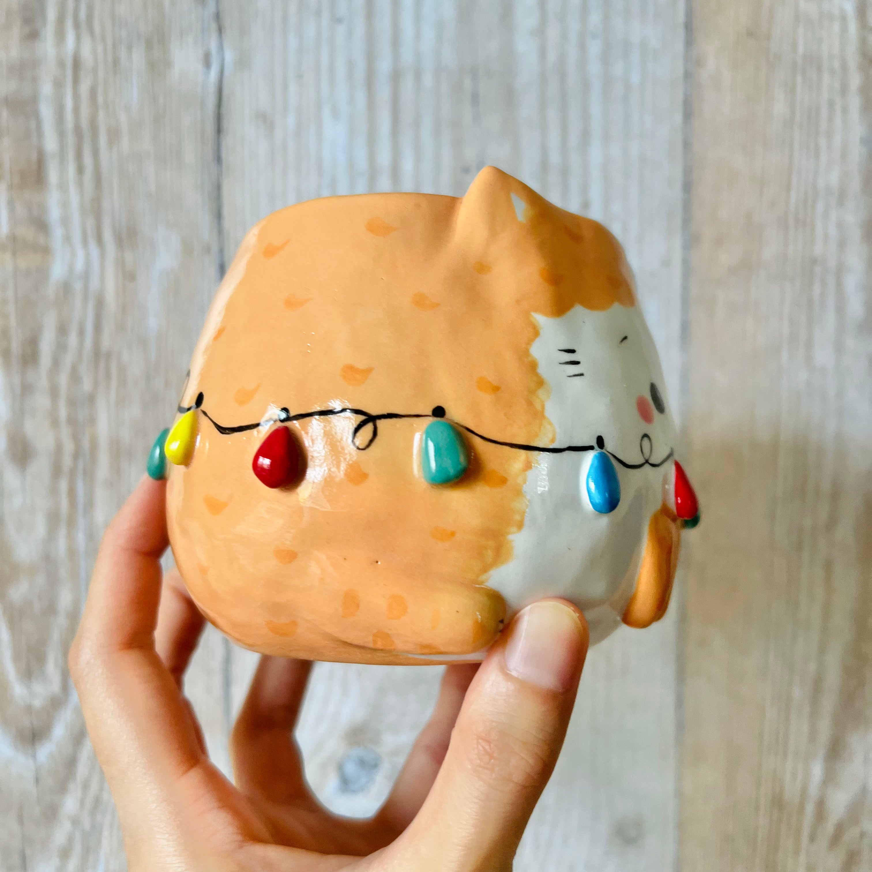 CHRISTMAS LIGHTS GINGER CAT POT