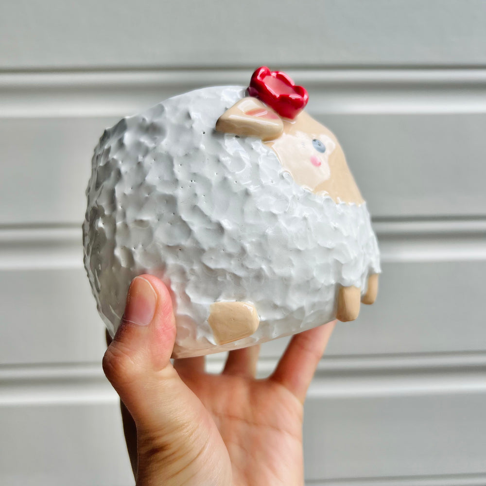 Flowery sheep pot, photo 2 of 8