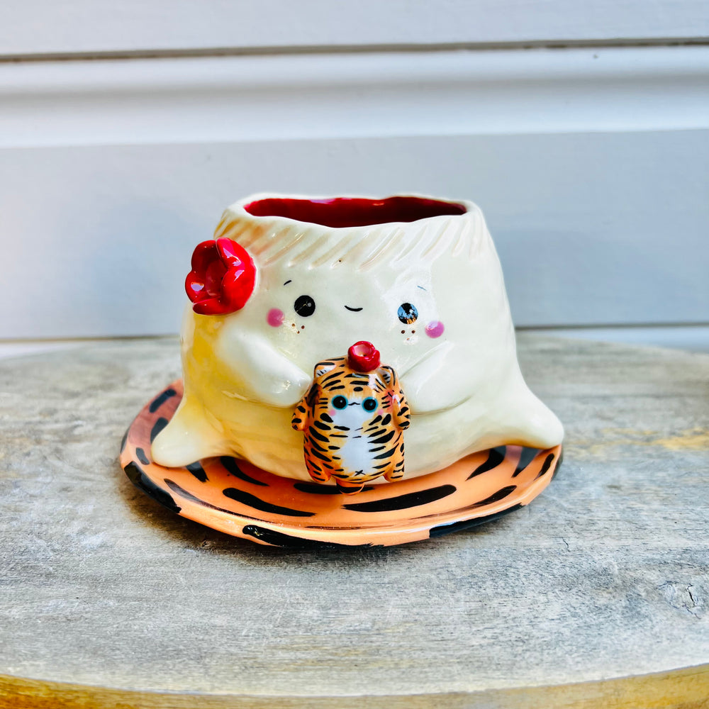 Dumpling POT with tiger friend & matching dish, photo 3 of 4