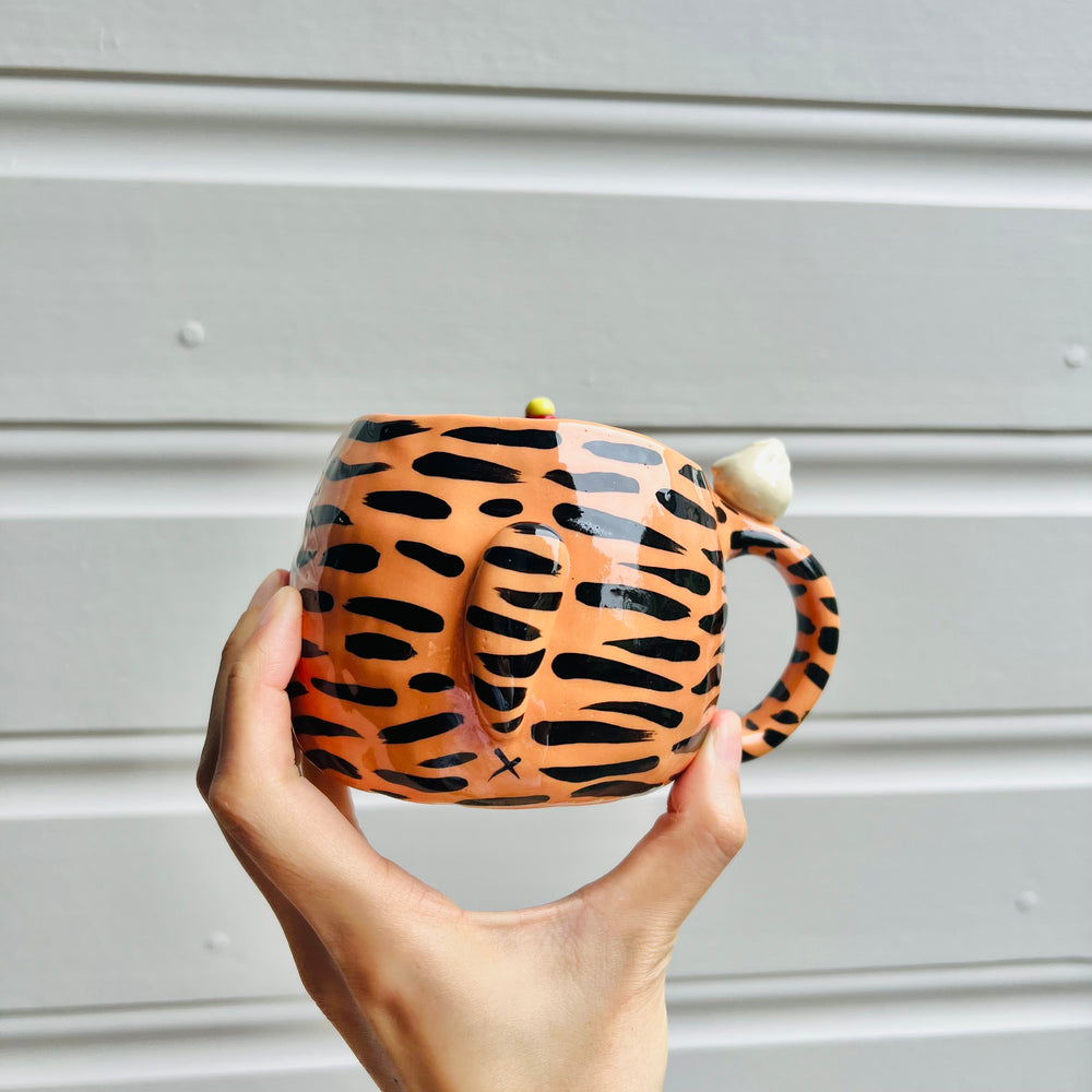 Hat wearing tiger mug with dumpling friends, photo 4 of 5