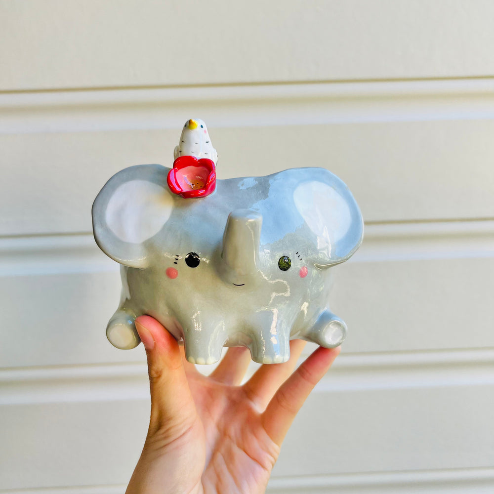 Elephant pot with egret friend, photo 1 of 5