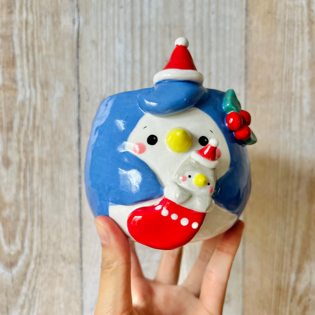 STOCKING PENGUIN POT with penguin baby