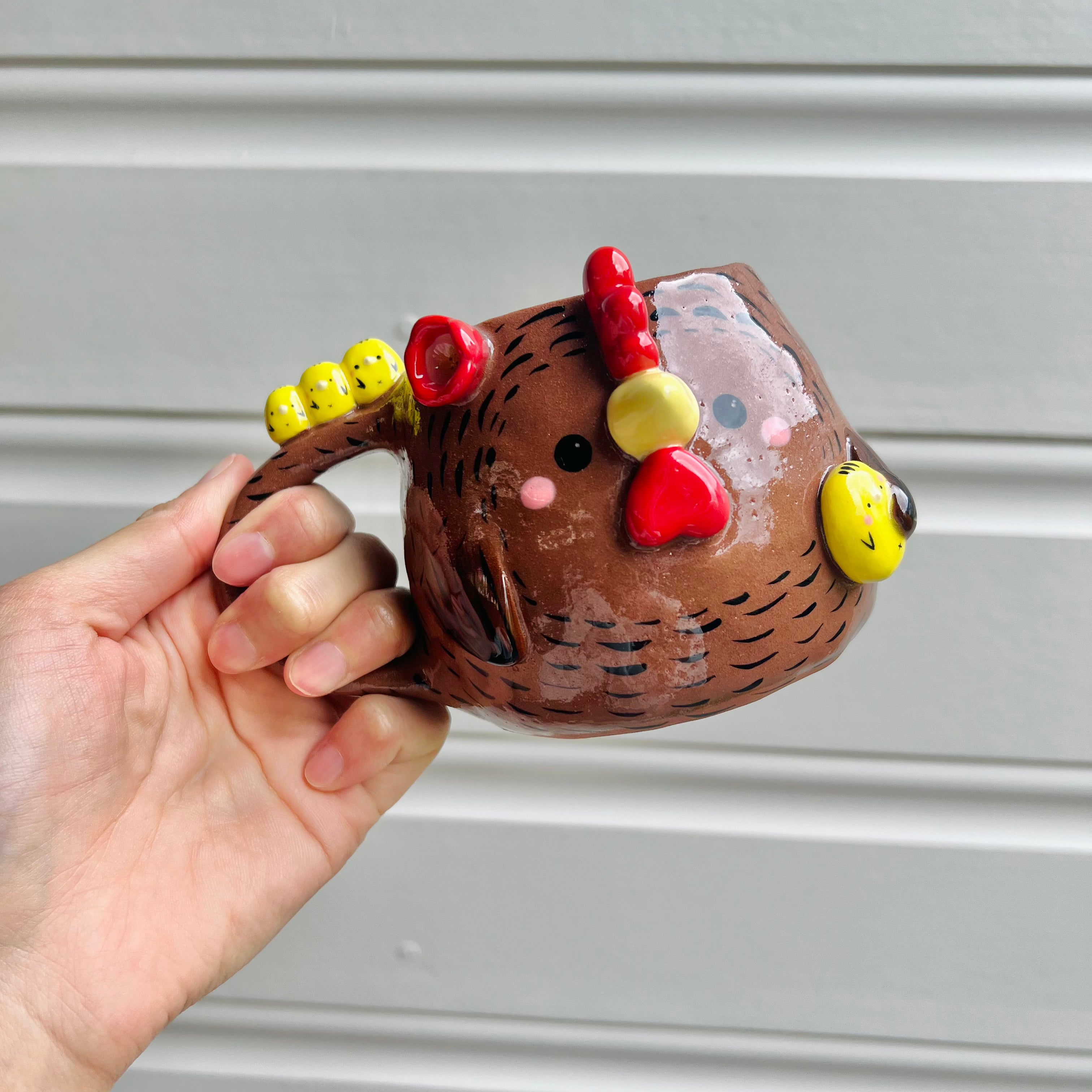 Brown chicken mug with chicks