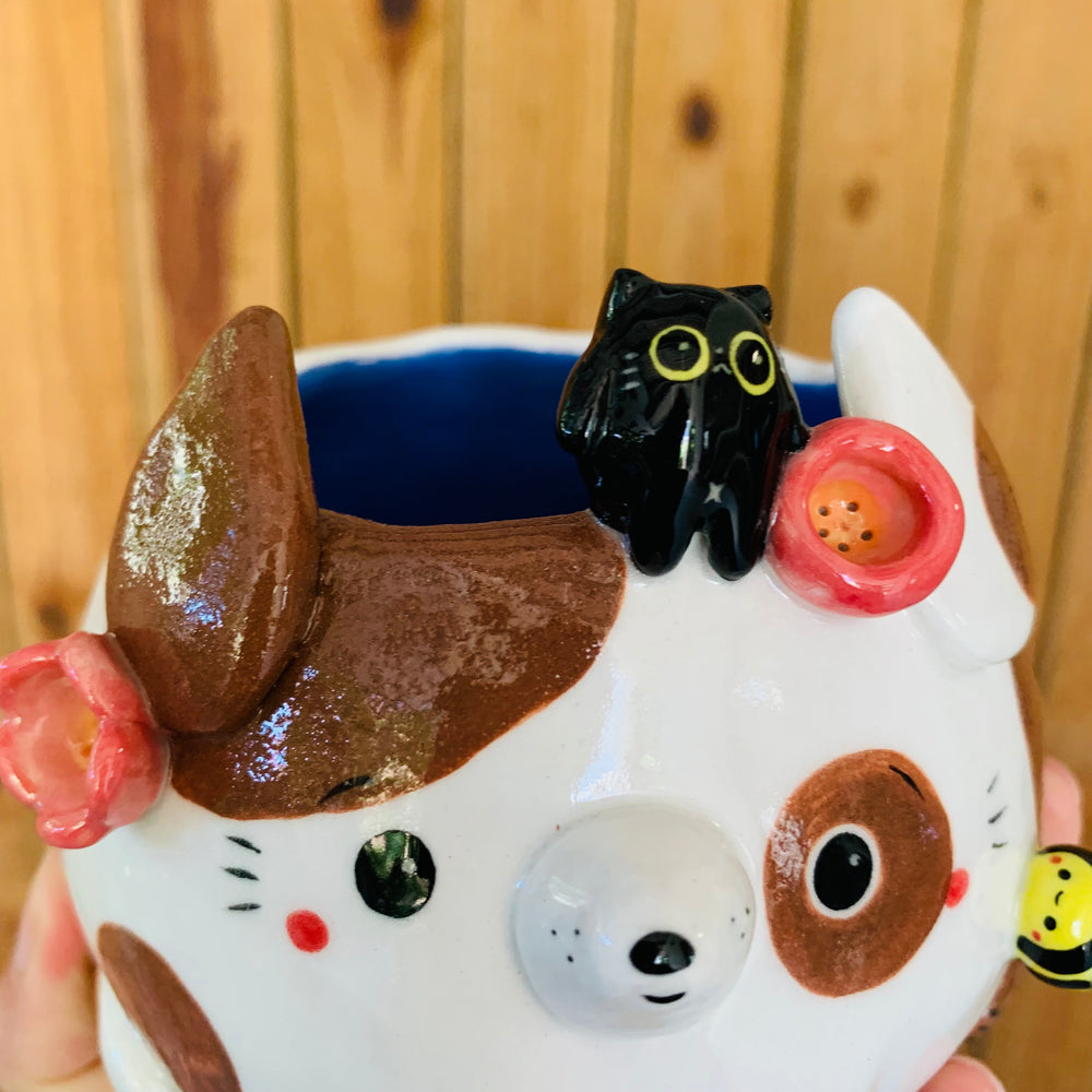 Brown spotty doggo pot with black cat and bee friend, photo 6 of 10