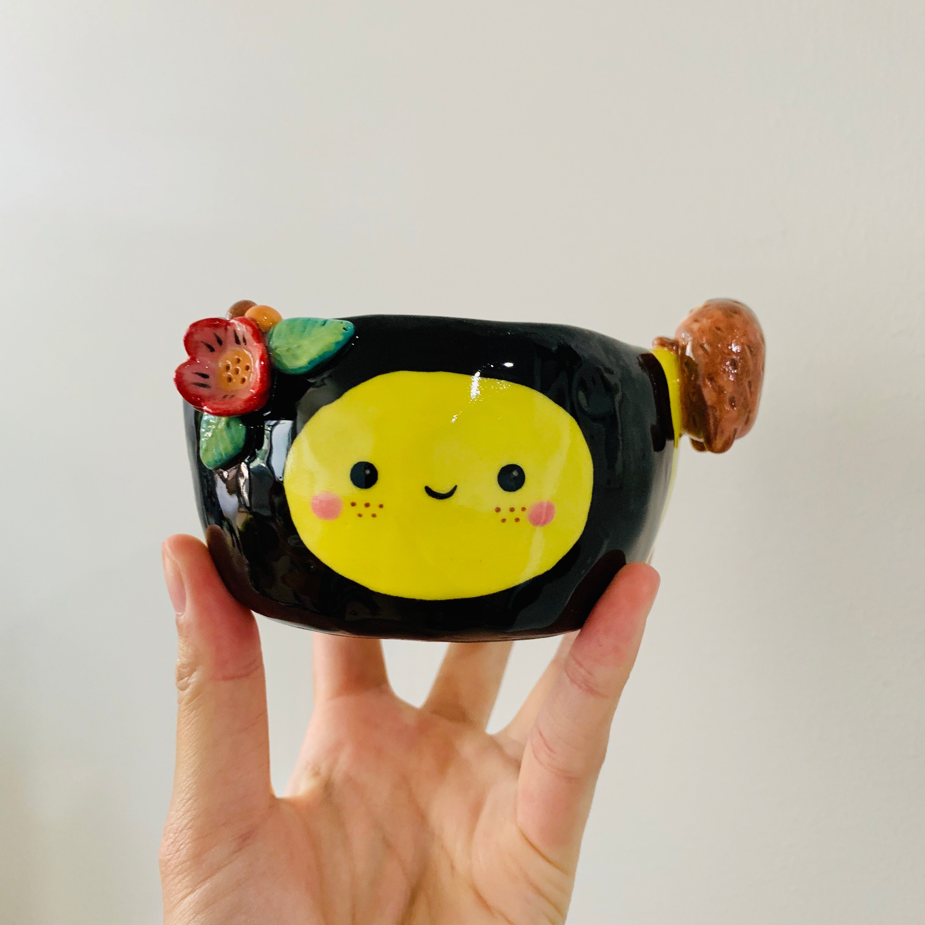 Flowery bee snack bowl with sloth friend