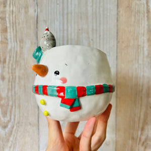 BAUBLE SNOWMAN POT with grey cat friend