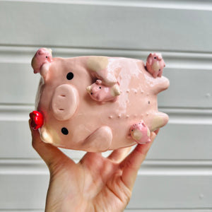 Nippy Pig mama pot with piglets