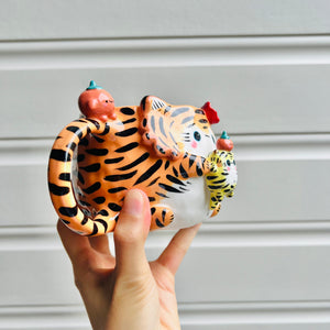 Flowery tiger with mandarin friend mug with baby tiger