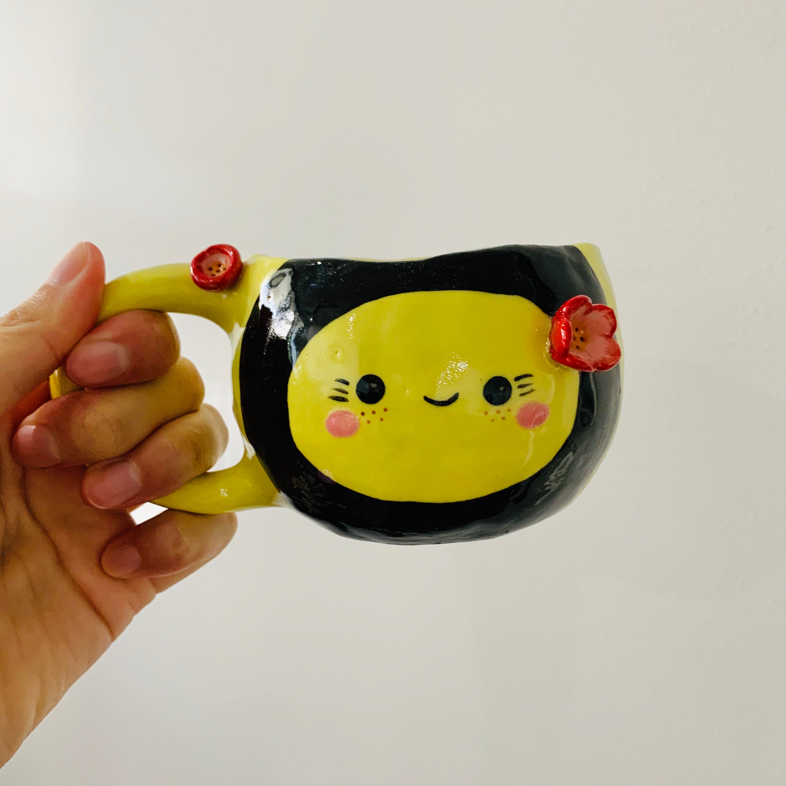 PINK ‘Bee Happy’ mug - approx. 250ml