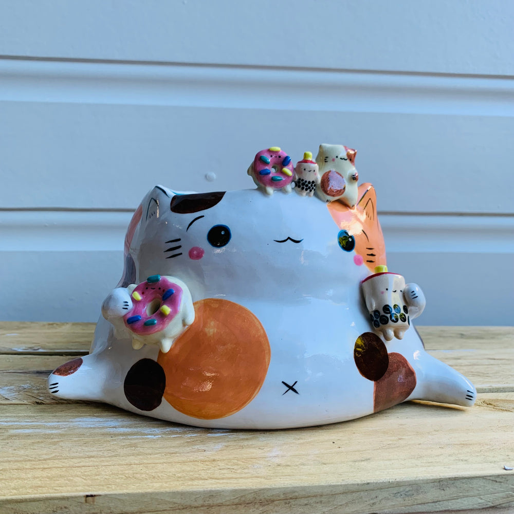BIG CHUBBY Cat with snack friends, photo 3 of 8