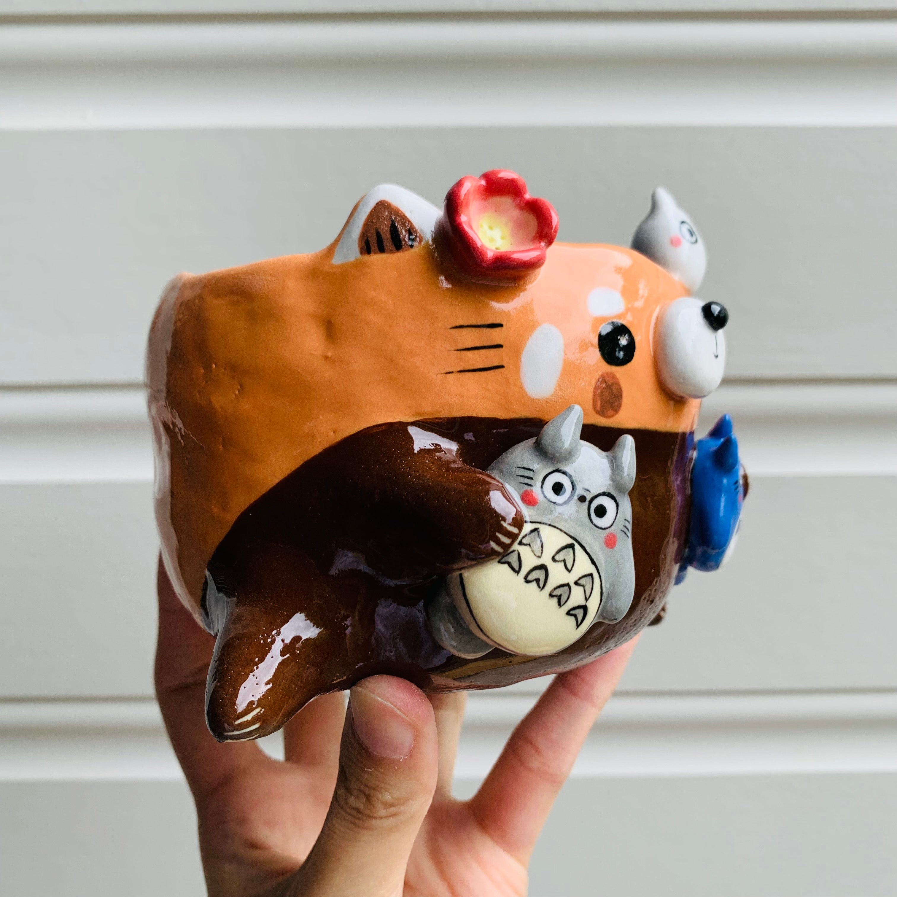 Red panda pot with Totoro friends