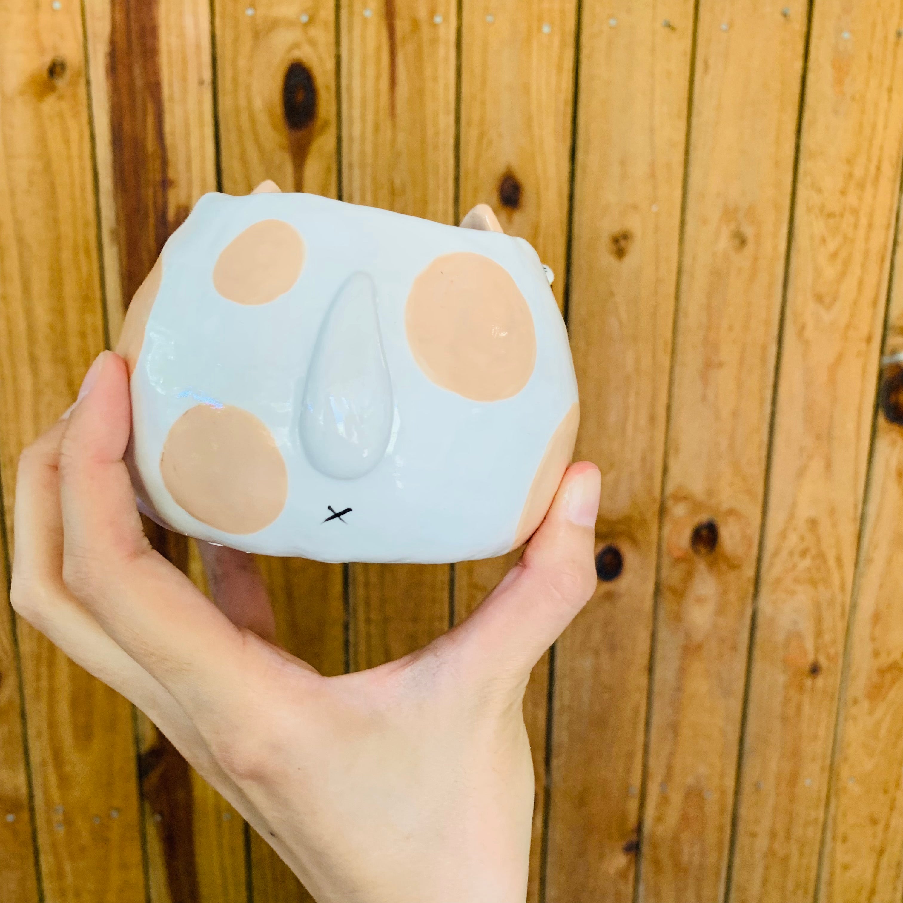 Cream spotty doggo pot with bee friends