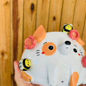 Orange spotty doggo pot with bee friends